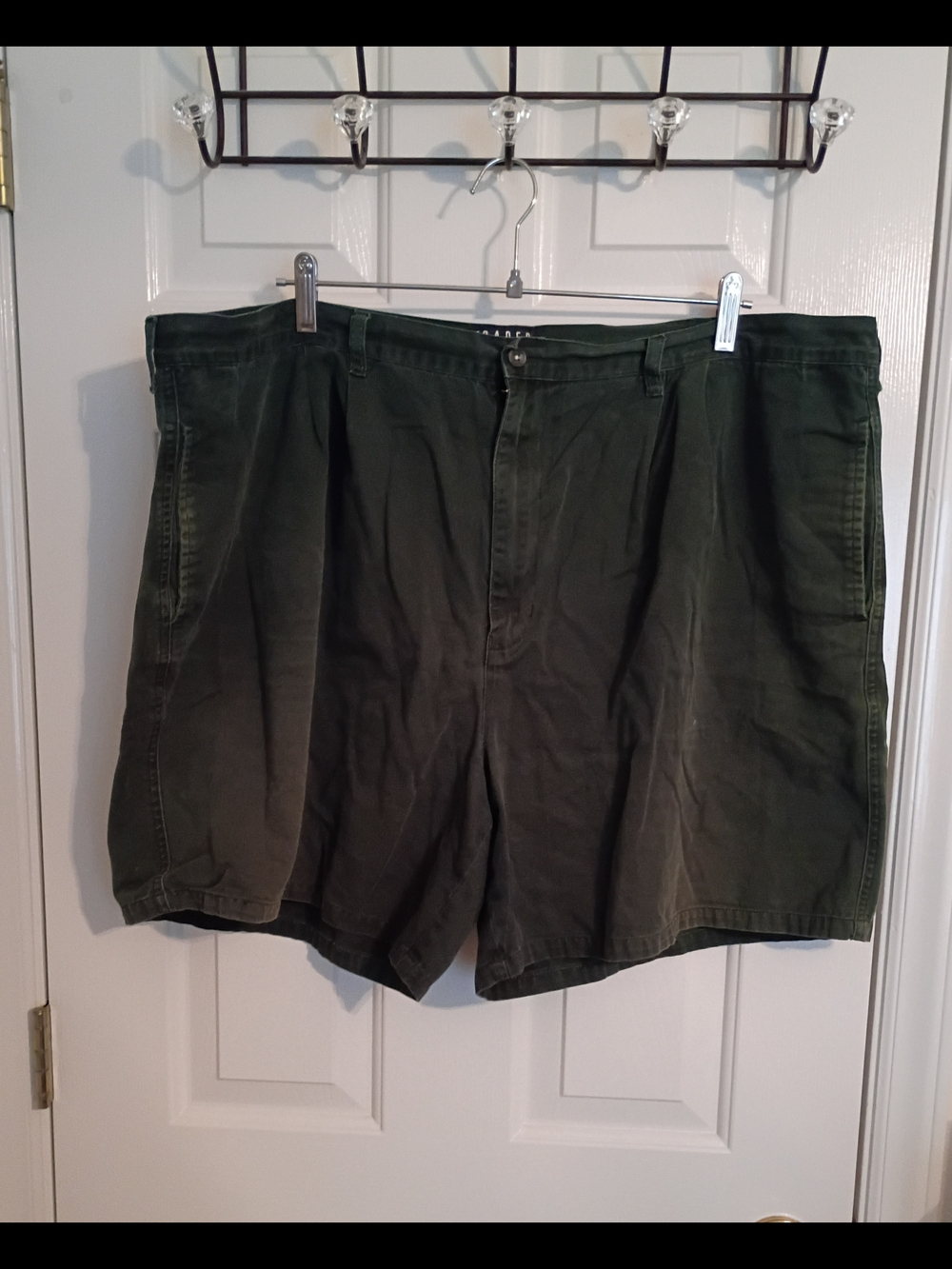 Men's Trader Bay Dark Olive Green Flat-Front Cotton Shorts Size 44